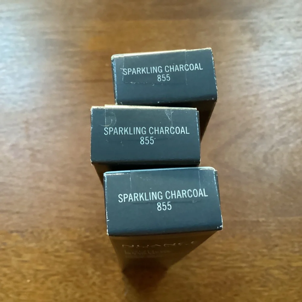 NUANCE SALMA HAYEK Long Lasting Shadow Stick with Chamomile, Sparkling Charcoal